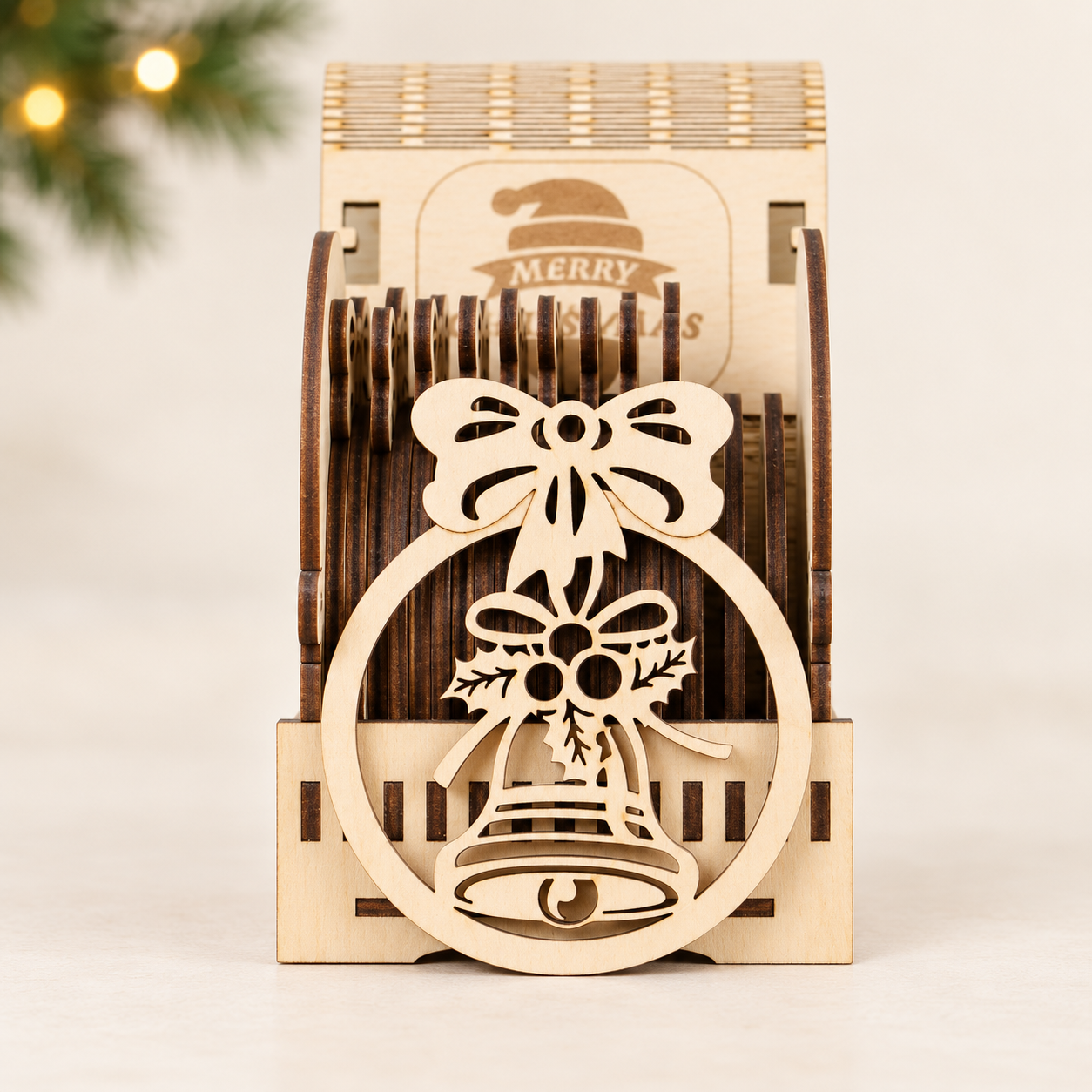 12 darabos gravírozott karácsonyfadísz-szett, fa díszdobozban - 7. kép