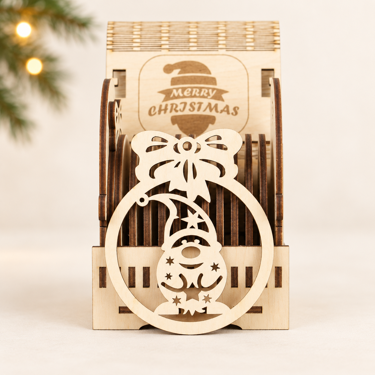 12 darabos gravírozott karácsonyfadísz-szett, fa díszdobozban - 11. kép
